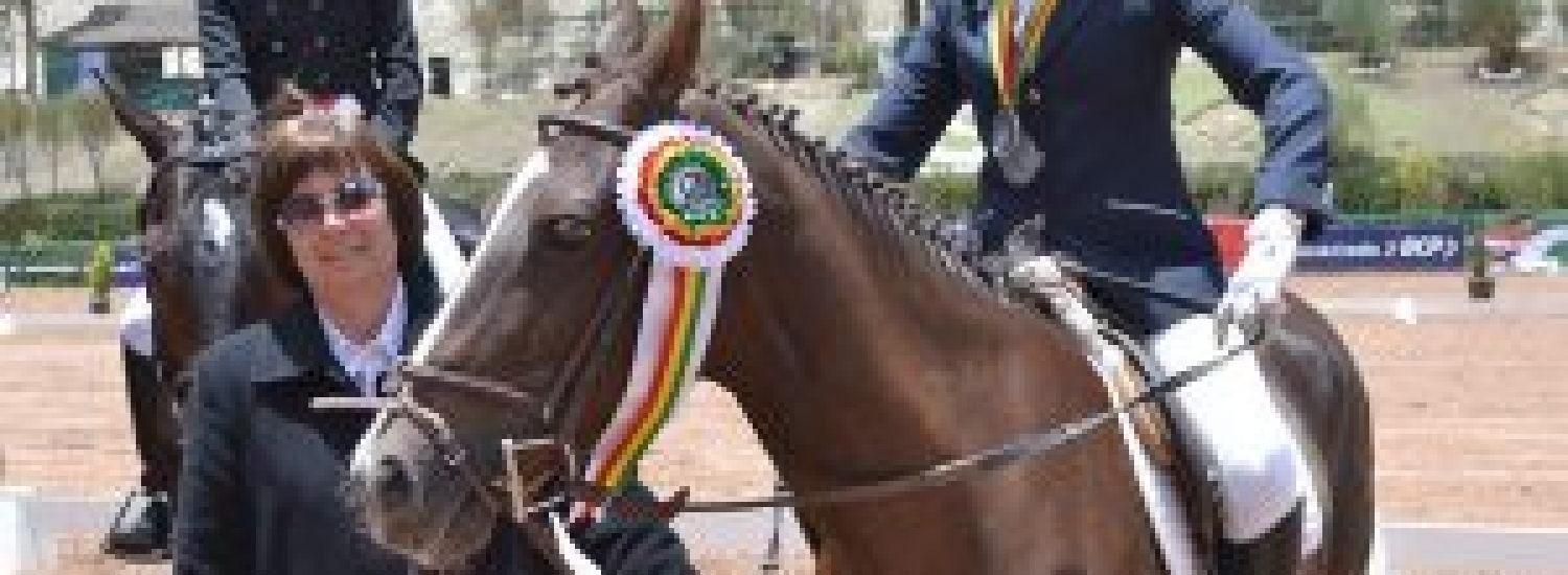 OB-LPB/12  Caballos Con El Club Hí­pico Medio día