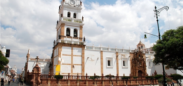 TOURS IN SUCRE (English)