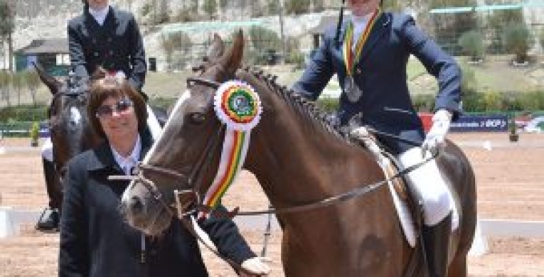 OB-LPB/12  Caballos Con El Club Hí­pico Medio día