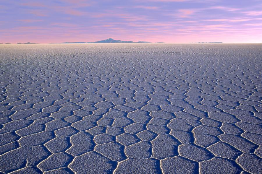 Tour de 2 días y 1 noche  Salar de Uyuni - Volcán Thunupa