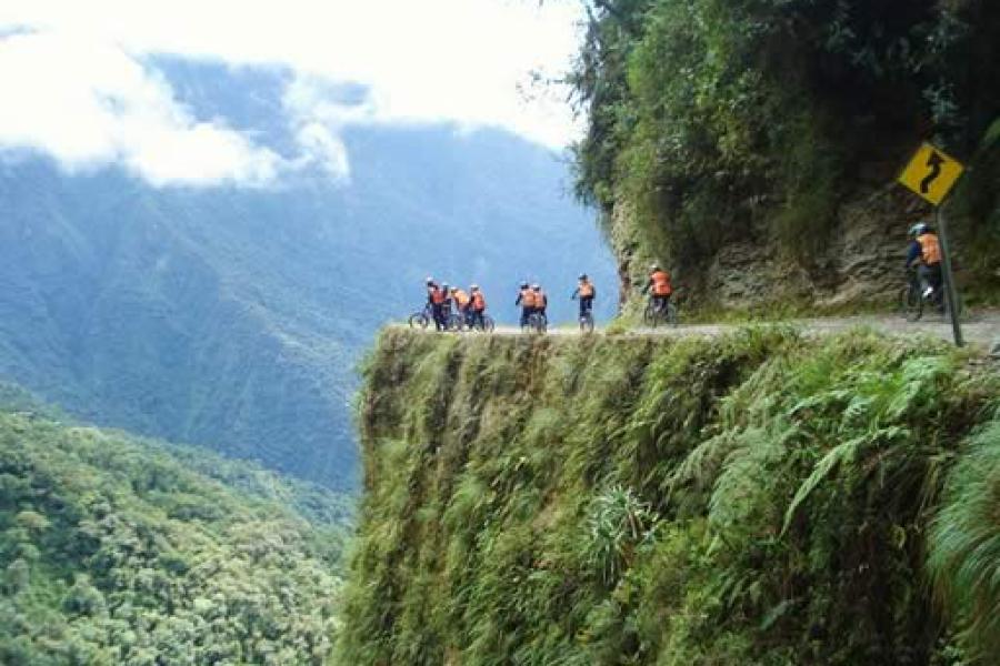 OB-LPB-ES/16 Camino De La Muerte en Bicicleta Día Completo